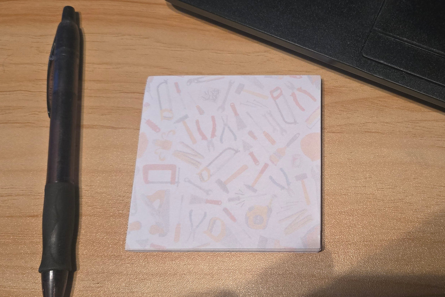 Handmade Tool Pattern Sticky Notes – DIY, Construction & Maker Themed Notepad for Workbench, Office, or Gift